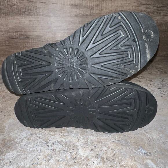 UGG Women's Classic Mini II Boots Size 9 Black 1016222 Sheepskin Ankle Slip On - Picture 7 of 9